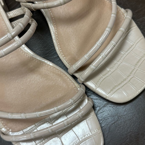 NWOT Michael Shannon Women's Light Tan Sandals Size 8 - Picture 4 of 5